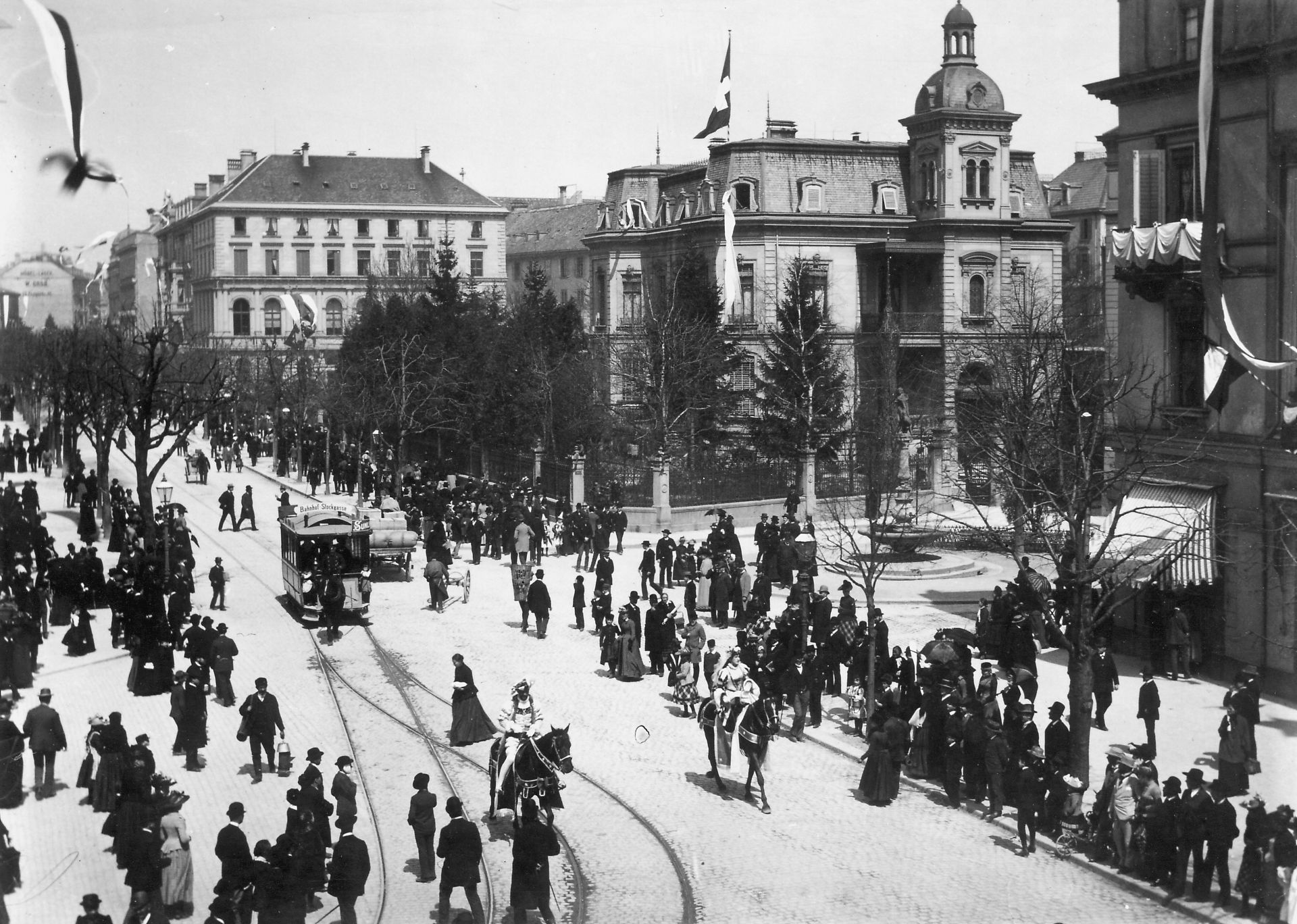 Bahnhofstrasse, "Windegg", Bankgebäude