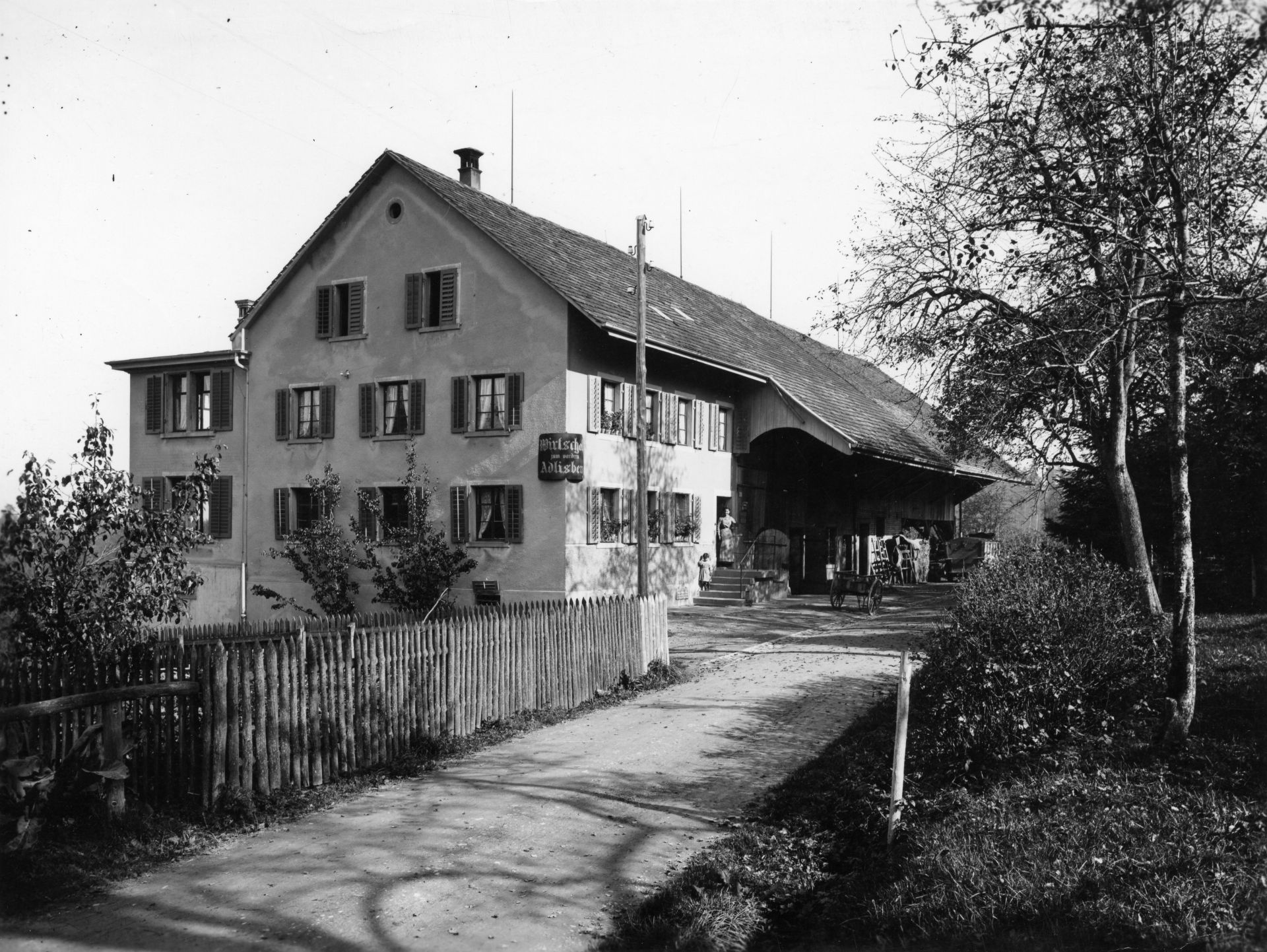 Wohnhaus, Scheune und Stall